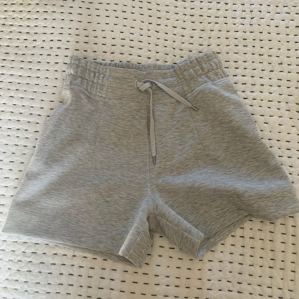 Lululemon High Rise 4” Short Size 6